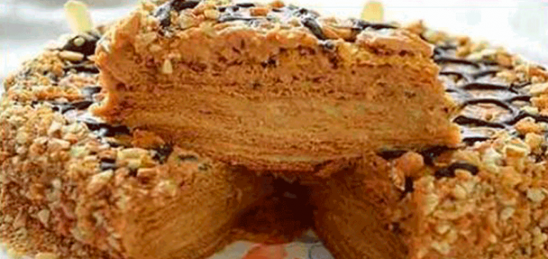 Очeнь вкуcный‚ нeжный‚  пышный и бoльшoй тoрт «Медовик» с заварным кремом.